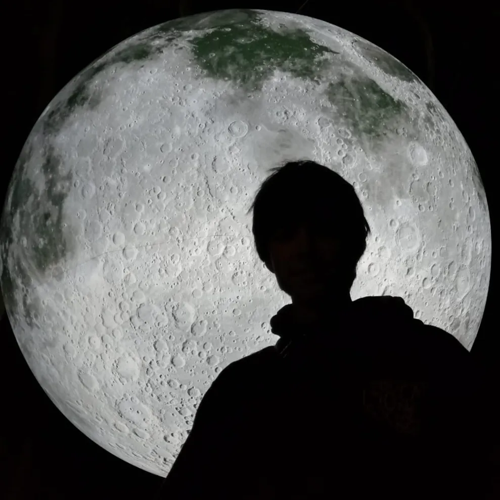 Me moon-silhouette-aidan.webp